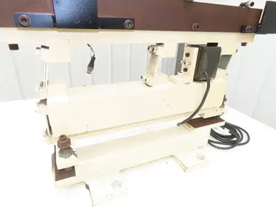 Used HOOSIER _UNKNOWN_ Vibratory Feeders Indiana US | Arrow Industrial #1436893