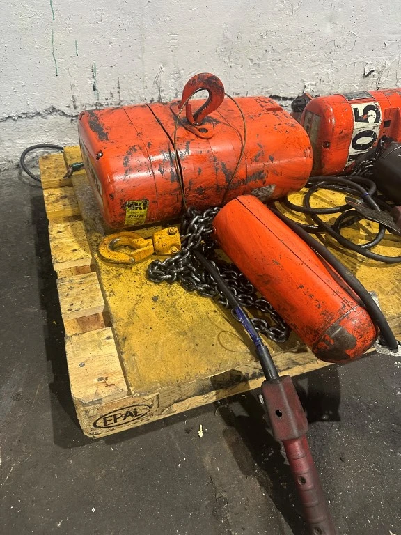CM F 1 TON ELECTRIC CHAIN HOIST