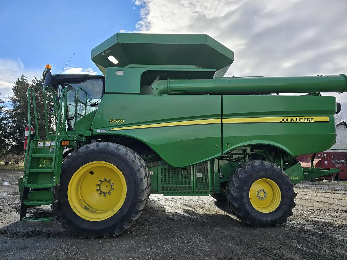 USED 2014 JOHN DEERE S670