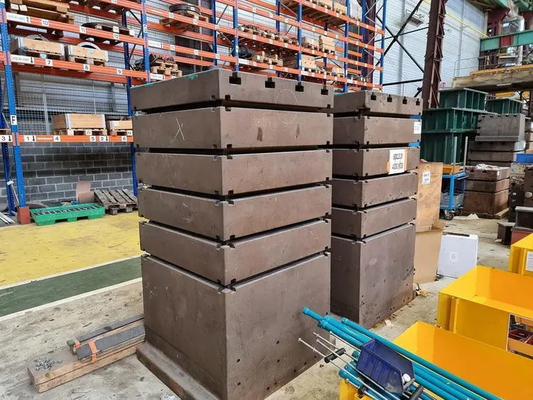 Used CLAMPING BLOC 1000 X 1000 X 2000 MM Angle Plates BE | Apt International N.V #366316