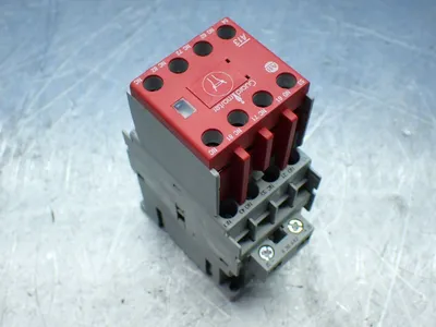 NEW ALLENBRADLEY 700SCF440EJC