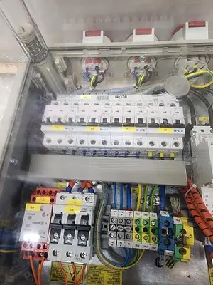 LEYBOLD OPTICS GMBH 10102522 , POWER DISTRIBUTION UNIT