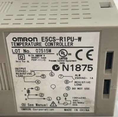 NEW OMRON E5CS-R1PU-W TEMPERATURE CONTROLLER AC100-240 E5CSR1PUW