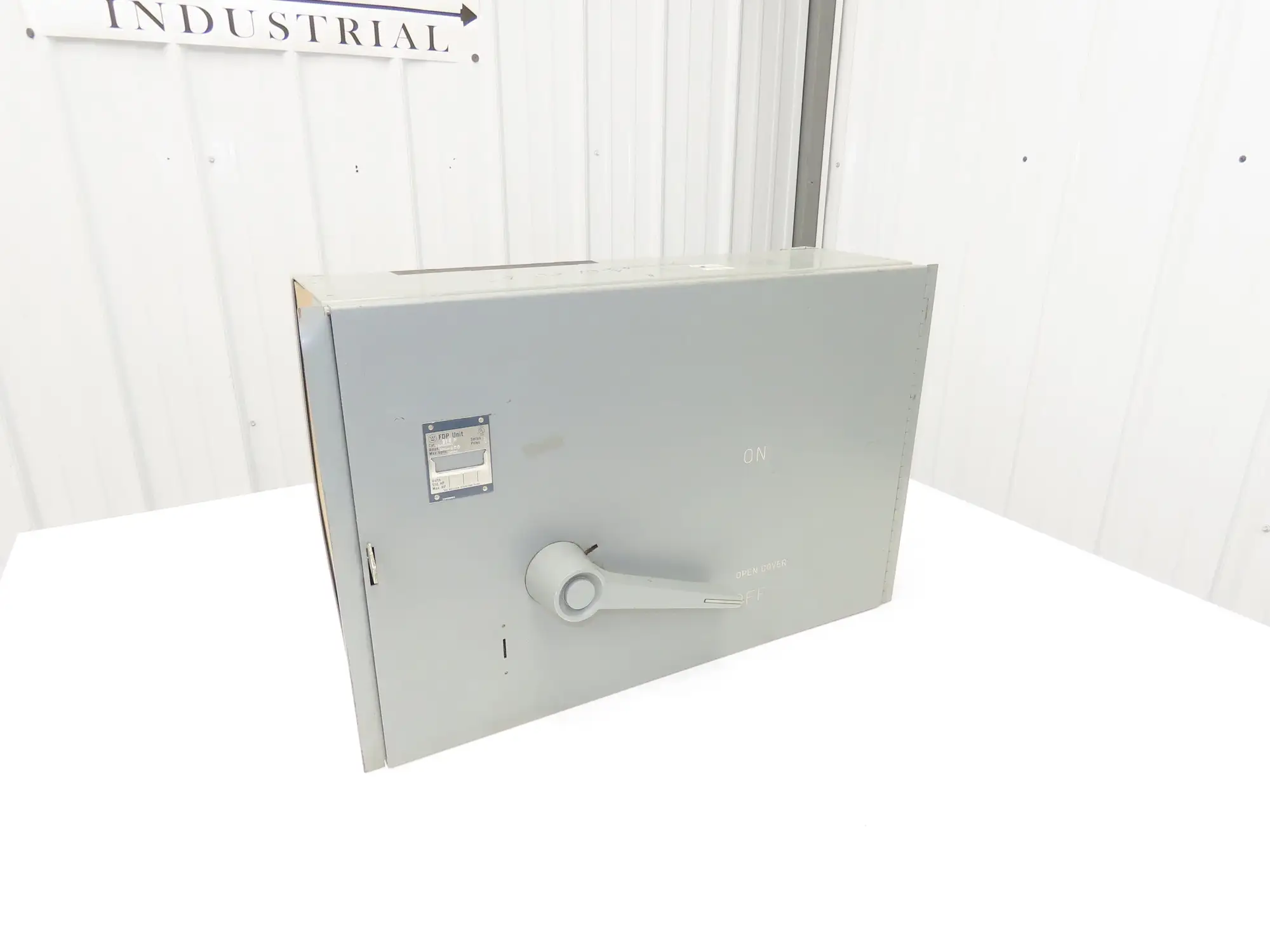Westinghouse FDP325R Safety Disconnect Switch 400A 240VAC 100Hp 3Ph Fused