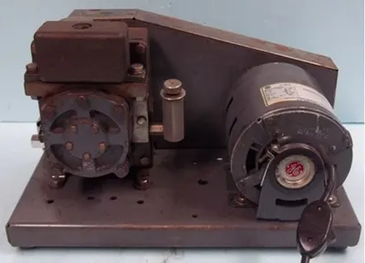 Used WELCH 1402 Vacuum Pumps Texas US | Bamko Surplus Process Equipment #927376