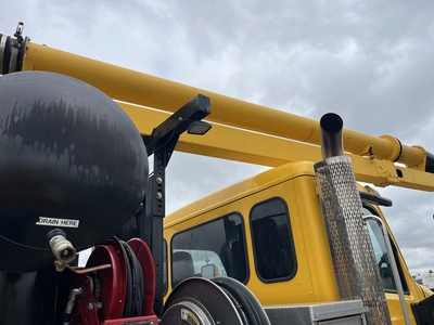 USED 2017 PETERBILT 567 6X4