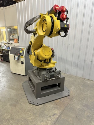 USED FANUC R-2000IB