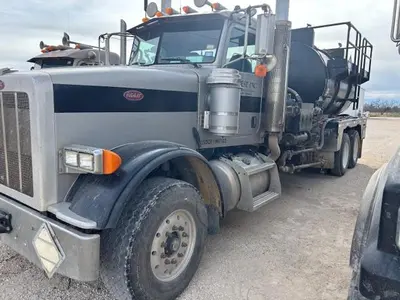 USED 2009 ENERFAB ACID TRUCK
