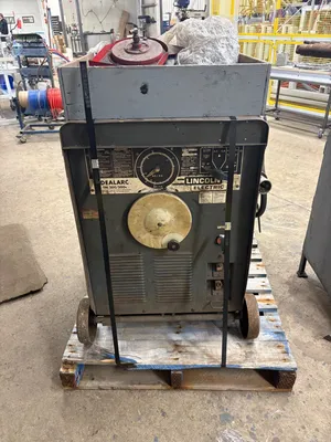 LINCOLN ELECTRIC IDEALARC TM-300 Welders | ListingHippo (1)
