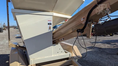 USED 2012 UNVERFERTH 3750