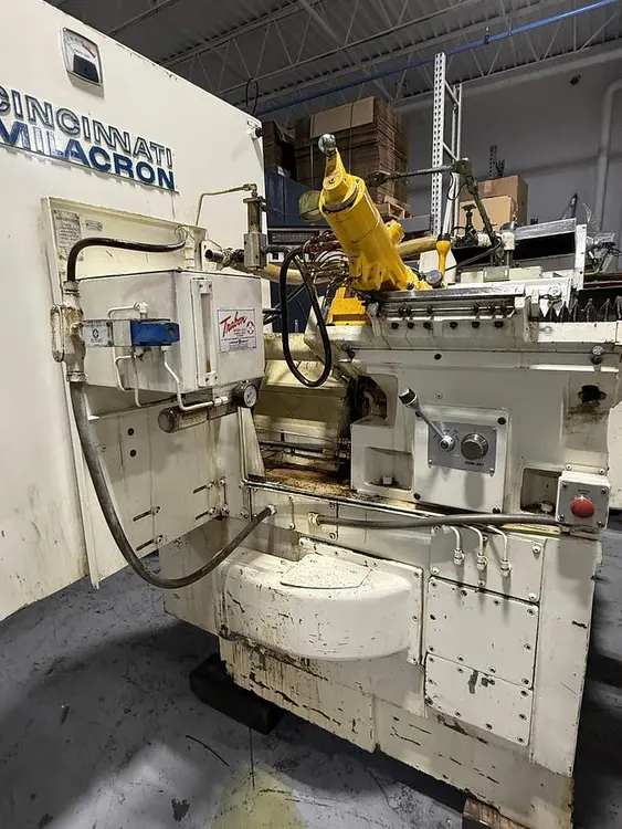 Used 1982 CINCINNATI MILACRON 220-8 Centerless Grinders Minnesota US | Source Machinery Sales #1541222