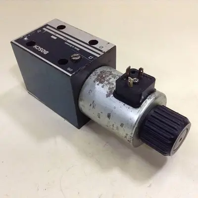 USED BOSCH 0 810 001 825