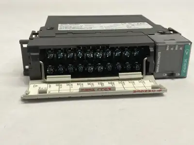 USED ALLEN-BRADLEY CONTROLLOGIX 16 POINT D/O MODULE