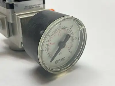 USED SMC PRESSURE REGULATOR W/ GAUGE