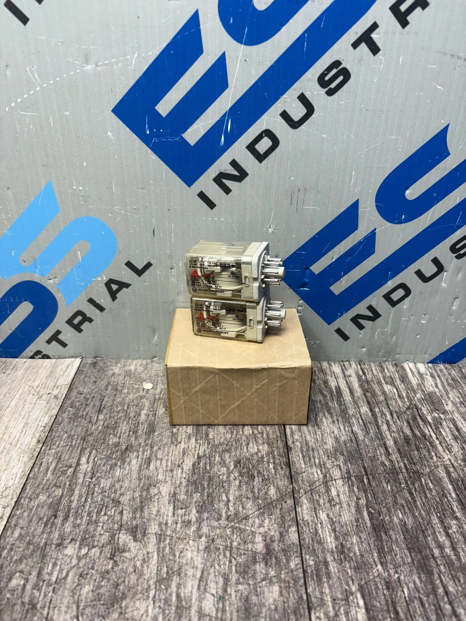 USED ALLEN BRADLEY 700-HA32Z24