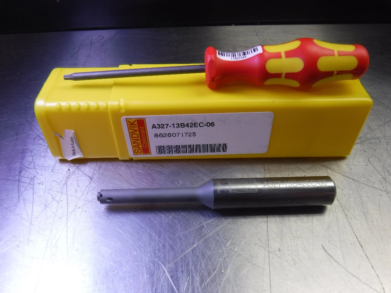 Sandvik 327 Size 6 Carbide Milling Shank 1/2" Shank A327-13B42EC-06 (LOC1863C)