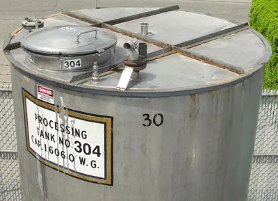 SPC6733  Tank 1606 gallon vertical tank, 304 SS, slope