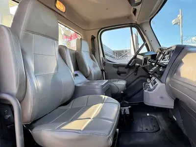 Used 2015 FREIGHTLINER M2 106 Tractors & Trailers Florida US | Truck and Van Outlet #1506283