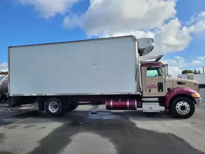 USED 2007 PETERBILT 335