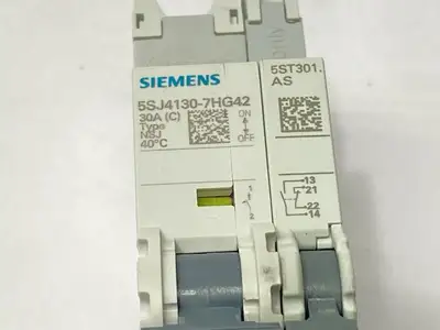 5SJ4130-7HG42 | Siemens  Circuit Breaker 30A 277V/400VAC w/ 5ST3010-0HG Switch - Used
