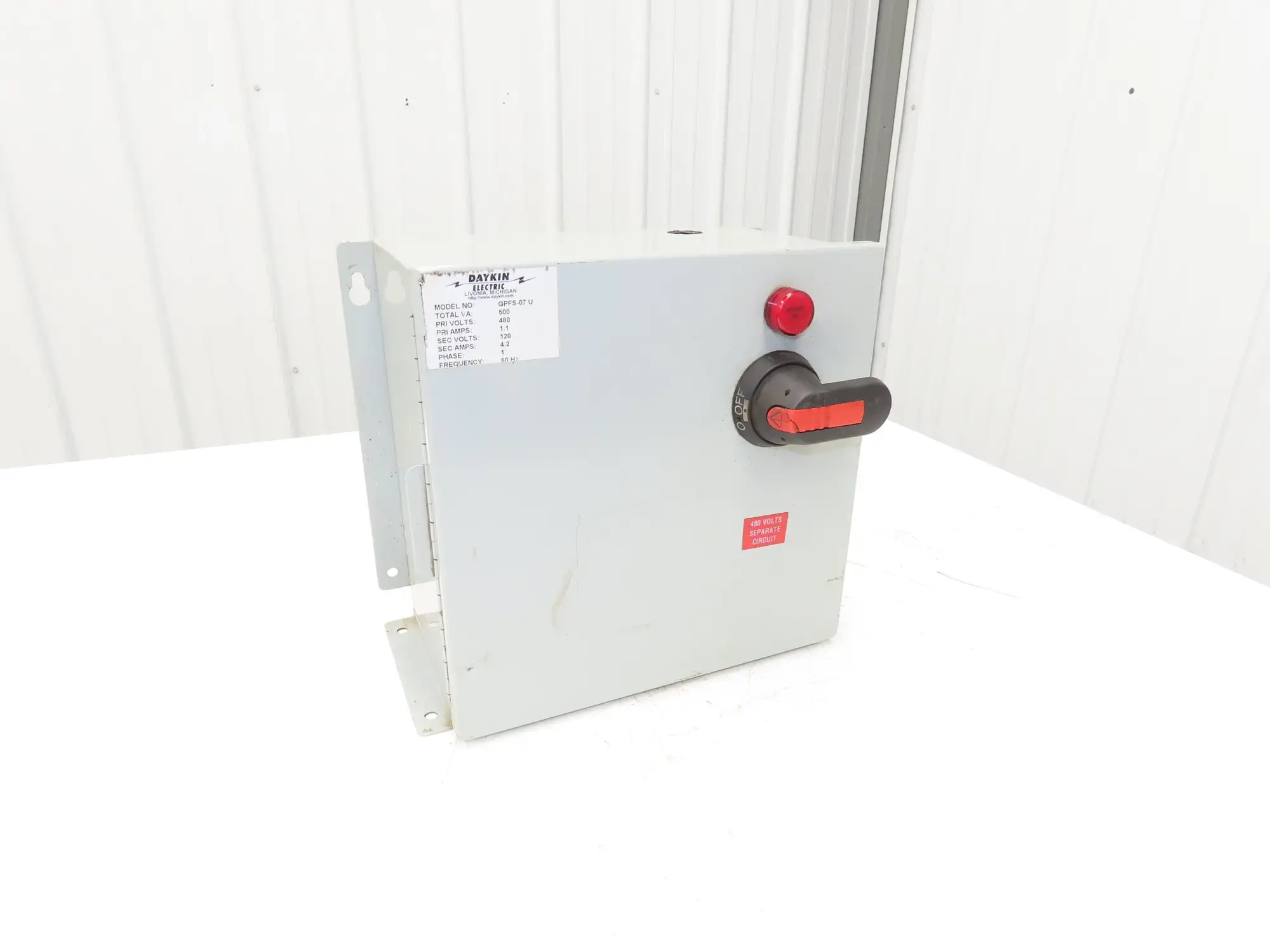 Daykin GPFS-07 U Stepdown Transformer Disconnect 500VA 1Ph HV 480V LV 120V *Read