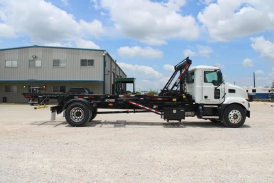 New | in-Stock 2027 MACK MD7 Rolloff Trucks Texas US | Roll Off Truck World #1491891