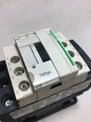 Schneider Electric LC1D32 Contactor 50/60Hz 600VAC Max 6kV 50A 20lb in Torque