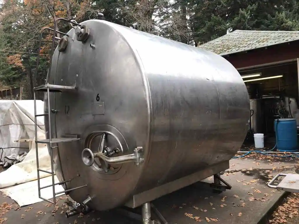 USED 1948 C.E. HOWARD 2,000 GALLON