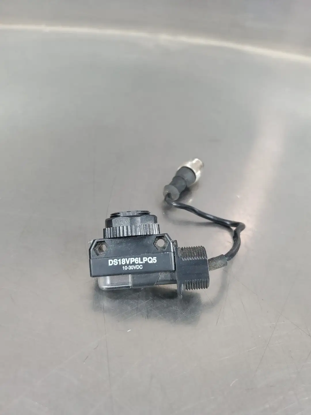 Banner DS18VP6LPQ5 Proximity Sensor, 10-30VDC. 5E-34/6