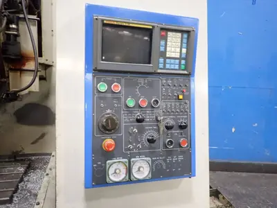 USED 1996 KIA MACHINE TOOL V35