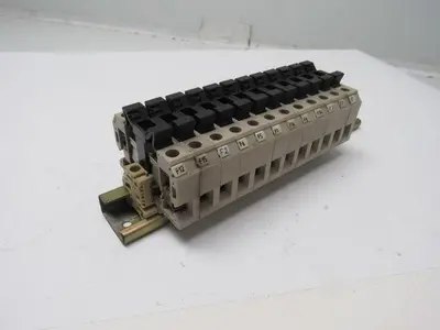 Weidmuller KSKM/32 1/4X1-1/4 Fuse Block Terminal Lot Of 12 With Mounting Rail