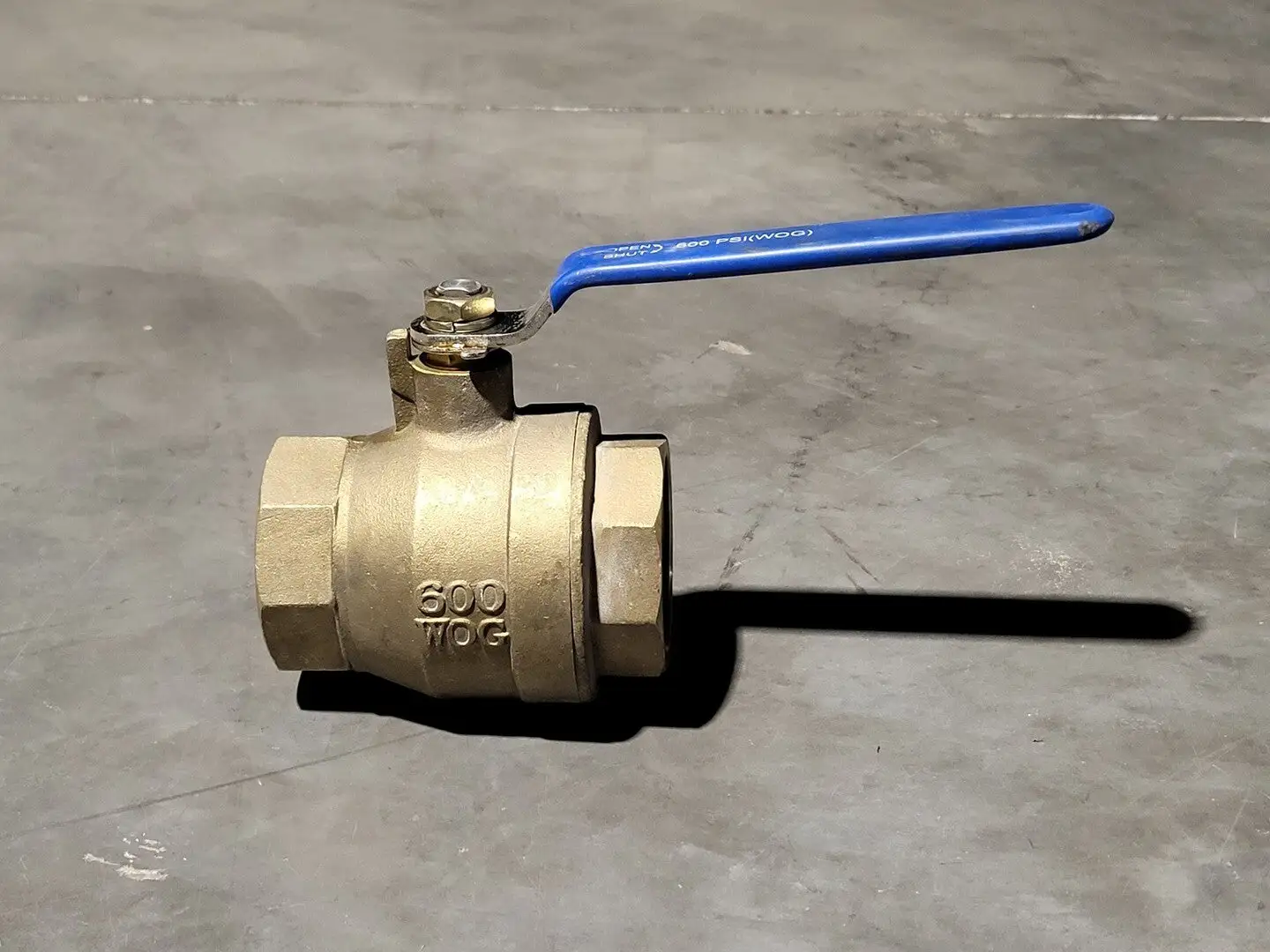 2-1/2" 600 WOG Threaded Ball Valve