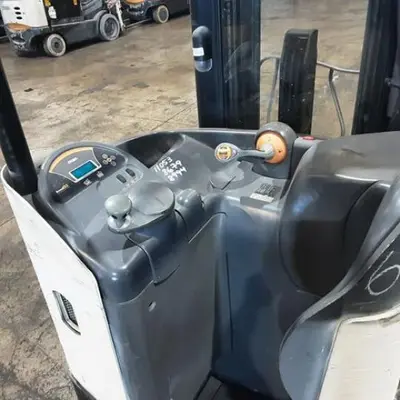USED 2016 CROWN RR5725-45