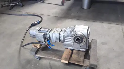Sew Eurodrive Gear Motor Ratio 428.00 In 1690 rpm Out 3.9 RPM 460V 3 Phase