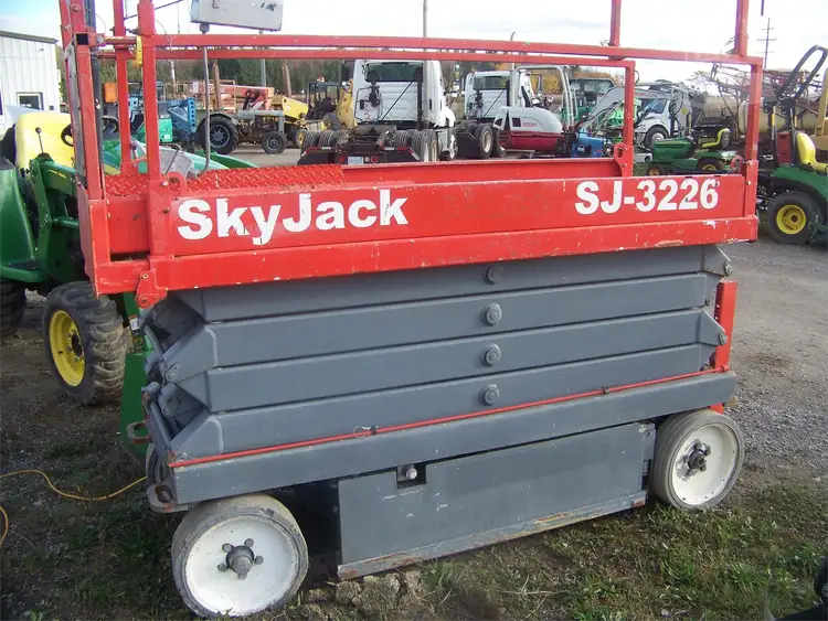 Used 2014 SKYJACK SJIII3226 Scissor Lifters Michigan US | NAS Sales #1557035