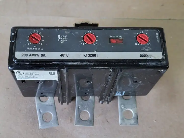 Used CUTLER-HAMMER KT3200T Switchgears British Columbia CA | Lenmark #239046