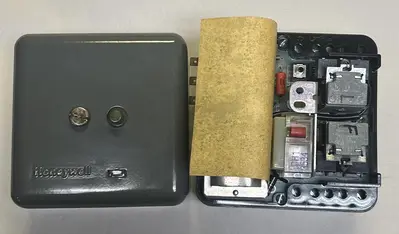 USED HONEYWELL RA890F-1478