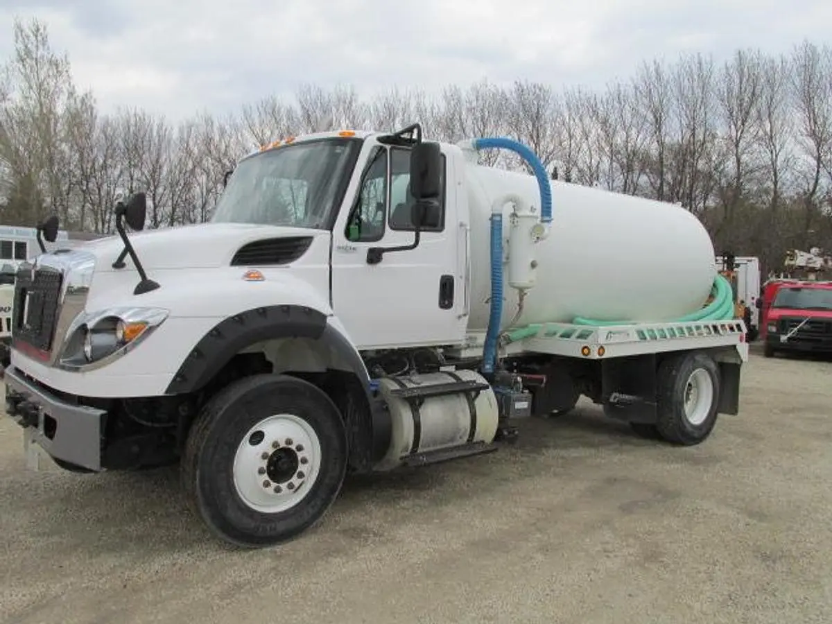 Used 2018 INTERNATIONAL 7600 Tractors & Trailers Manitoba CA | Conquest Truck & Auto Sales #1418270