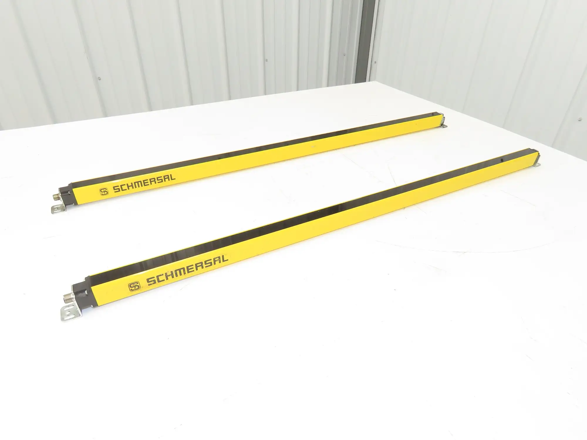 Schmersal SLC440COM-ER-0890-14 Safety Light Curtain Transmitter & Receiver Set