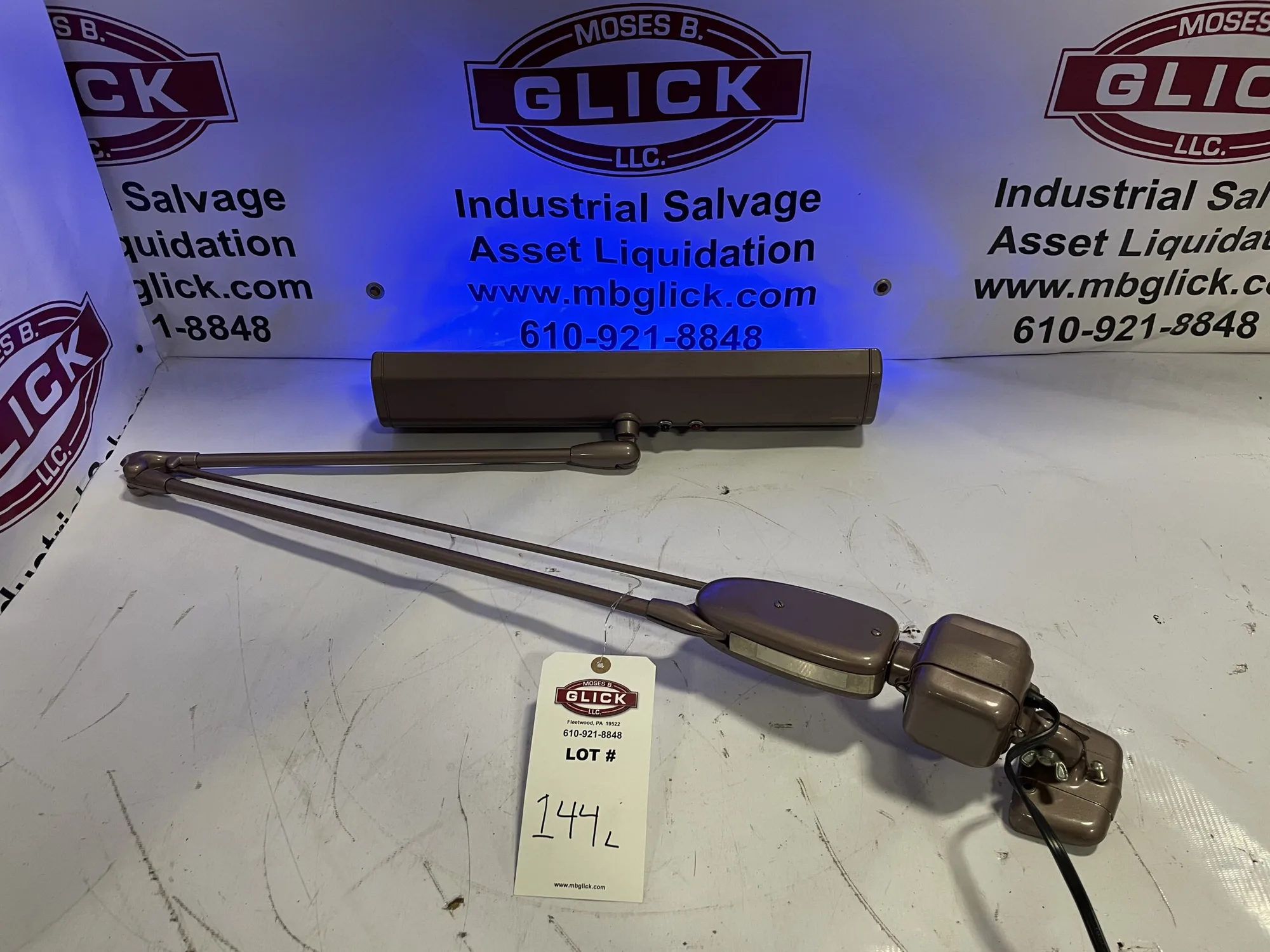 ARTICULATING UV LIGHT/LAMP