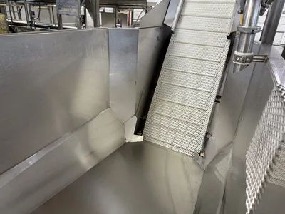 Surge Dip Tank W/Incline Flighted Belt Conveyor