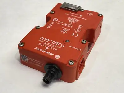 USED ALLEN-BRADLEY GUARDMASTER SAFETY INTERLOCK SWITCH TLSZL-GD2
