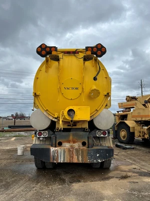 2001 International 2554 6x4 Vactor Vacuum Truck 275HP, 82k Mi