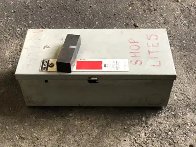 30 Amp Electrical Enclosure w/ Fuses