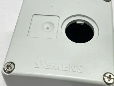 New | in-Stock Siemens Empty Enclosure 1-Hole 22mm Electrical Boxes Michigan US | Maverick Industrial Sales #1467984