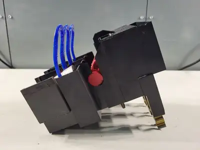 Disconnect Switch with 40 Amp Fuse AJT40