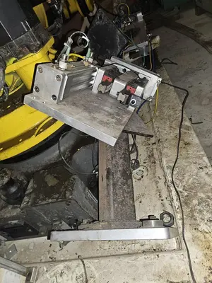USED 2003 FANUC R-2000IA/200F