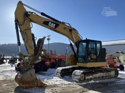 Used 2017 CATERPILLAR 325FLCR Crawler Excavators New York US | Beck Equipment #1509283