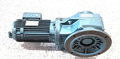 NEW SEW EURODRIVE DFY90S-B-TH GEARMOTOR KAF77DY90S/B/TH 113.56:1 400V IP65