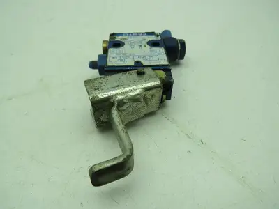 Festo VS-3-1/8 Pneumatic Limit Switch Valve VOS-3-1/8 Type 2334 / 2952